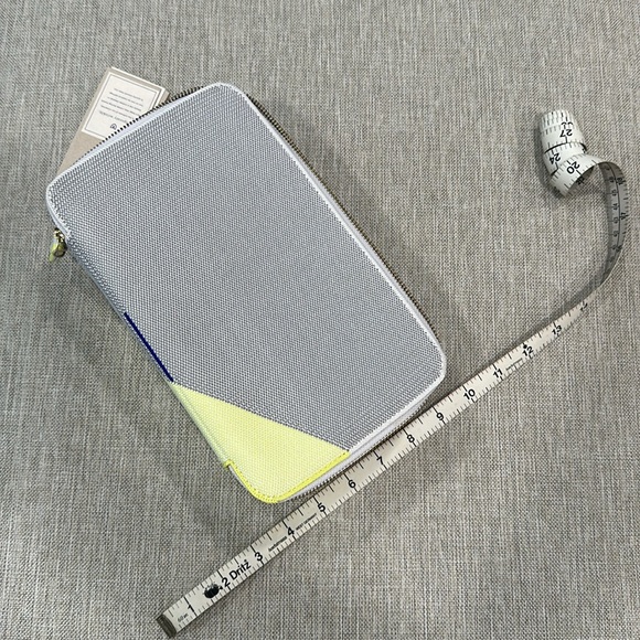 💎 NWT! Rare Rothy’s Large Catchall in Dove Gray - Picture 12 of 16